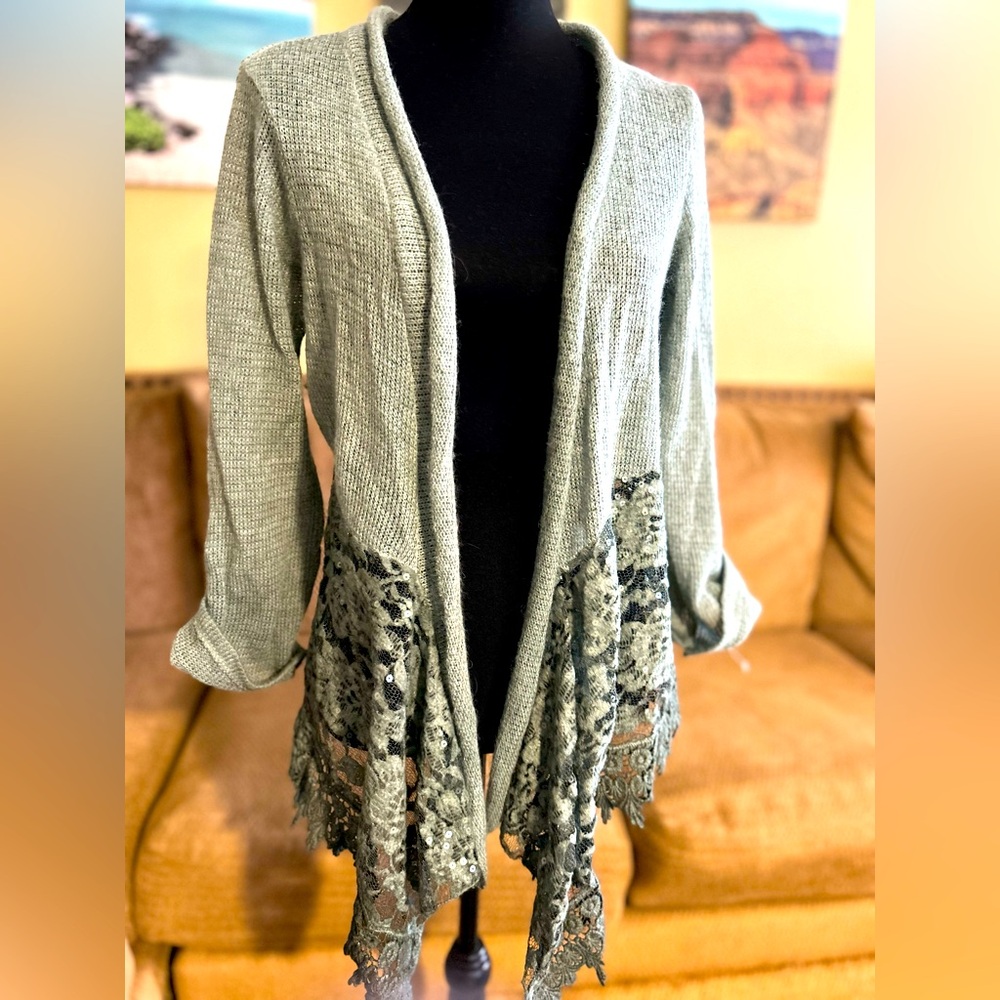 Elegant Green Open Front Cardigan with Lace Hem by Indigo Thread